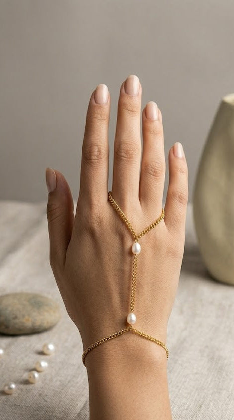 Snazzy Modern Grace Finger Bracelet RB1