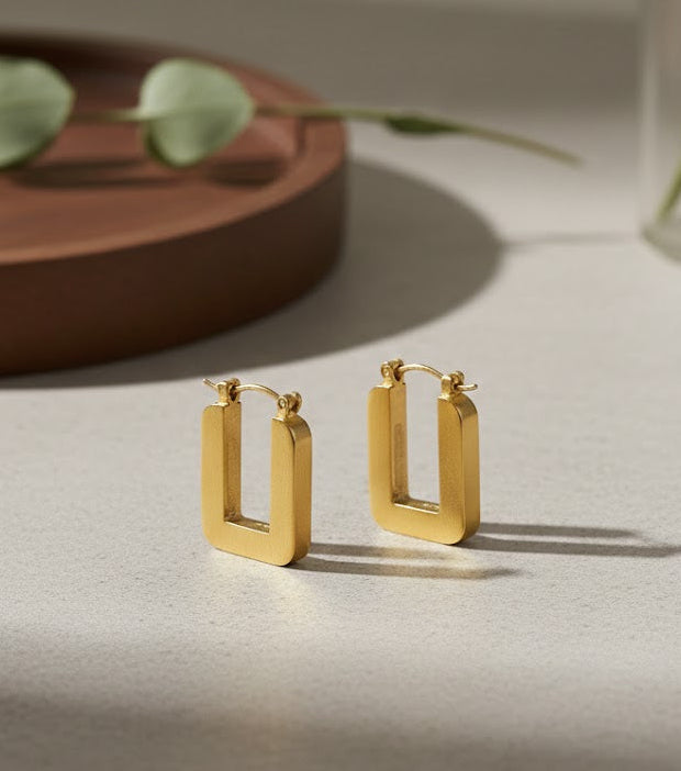 Snazzy Minimalist Geometric Gold Hoops E2