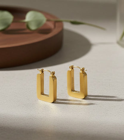 Snazzy Minimalist Geometric Gold Hoops E2