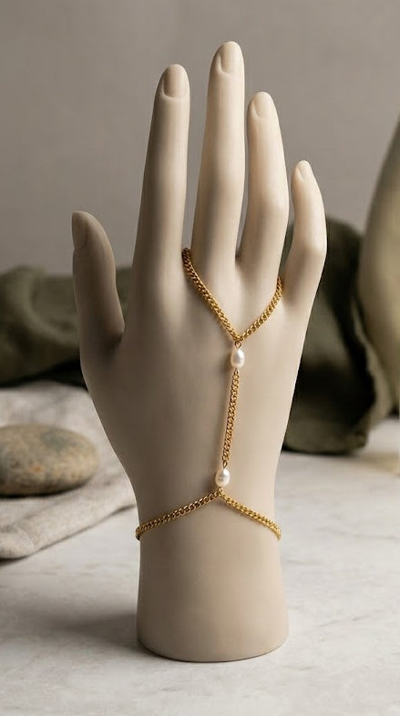 Snazzy Modern Grace Finger Bracelet RB1